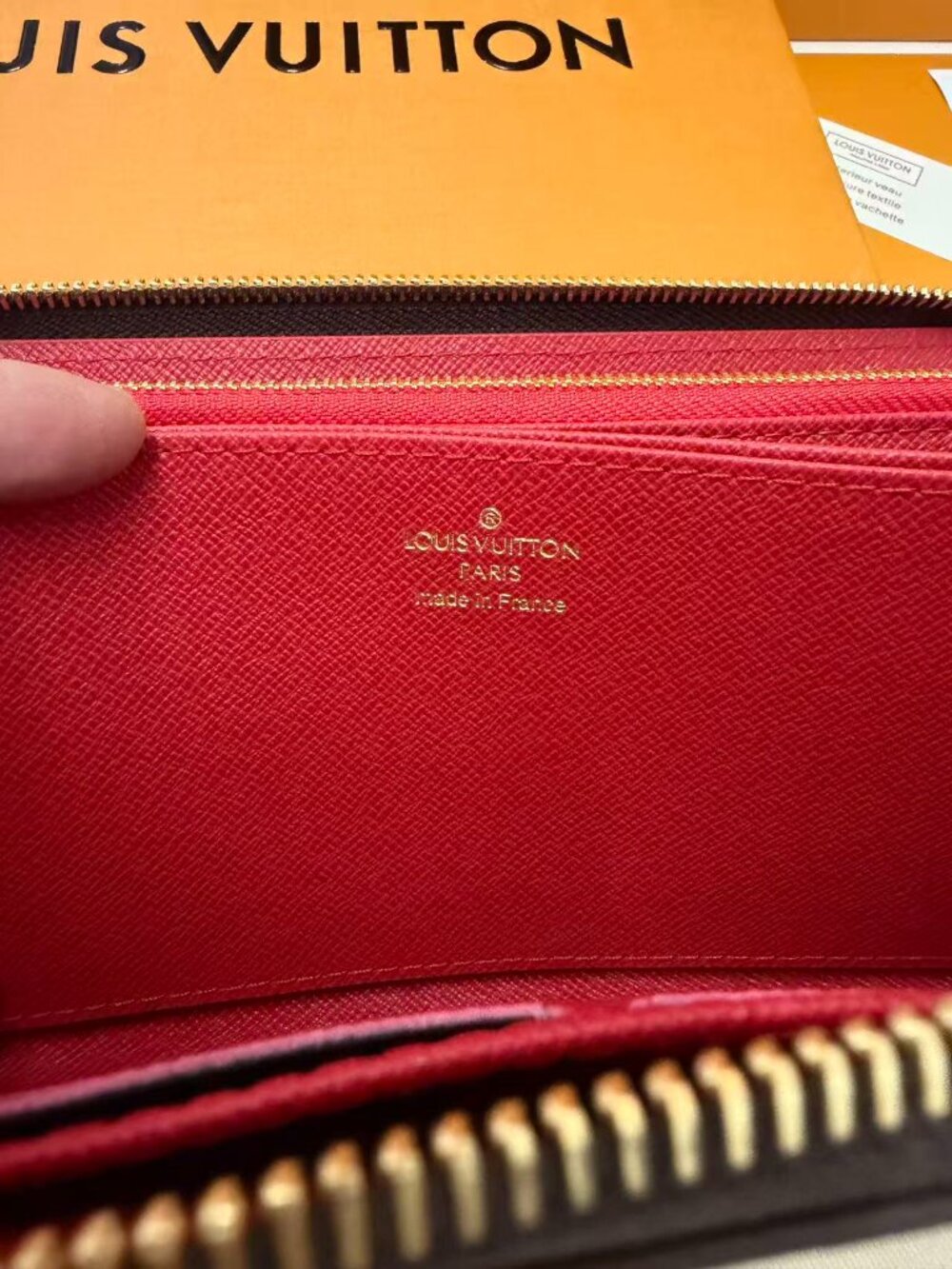 Louis Vuitton Zippy Wallet - Picture 10 of 16